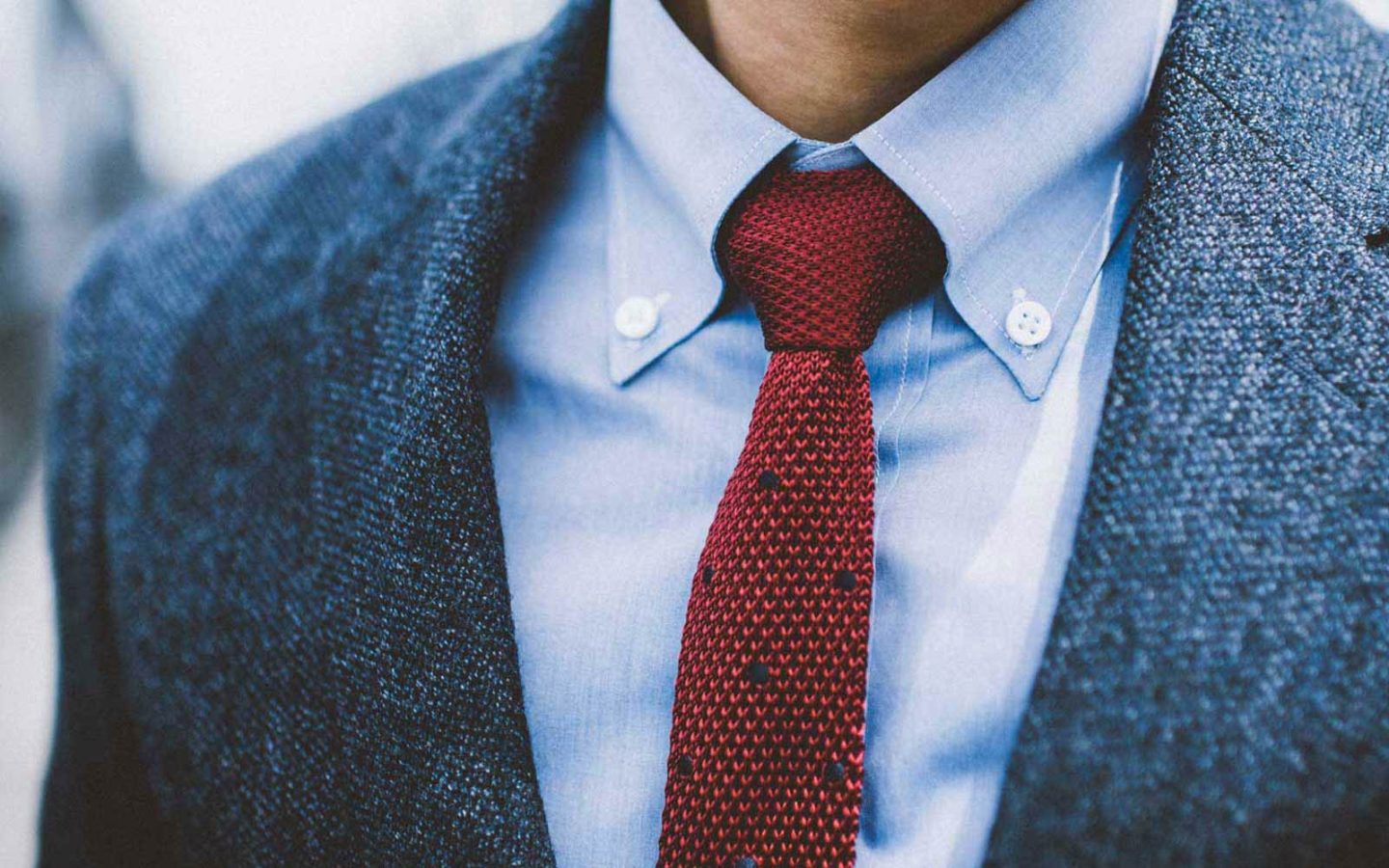 Ktoré goliere si vyžadujú kravatu?